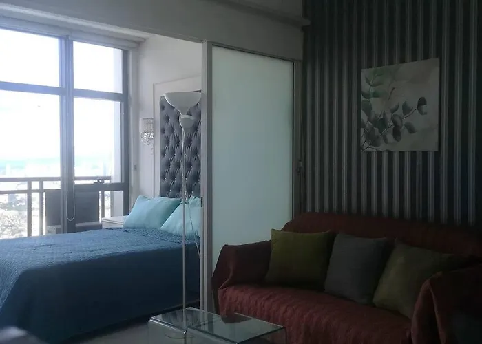 Penthouse At Poblacion - 200mbs Net - 50in Tv - Awesome View *