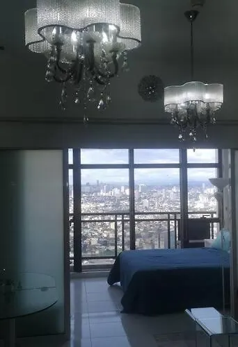 Apartment Penthouse At Poblacion - 200mbs Net - 50in Tv - Awesome View Manila