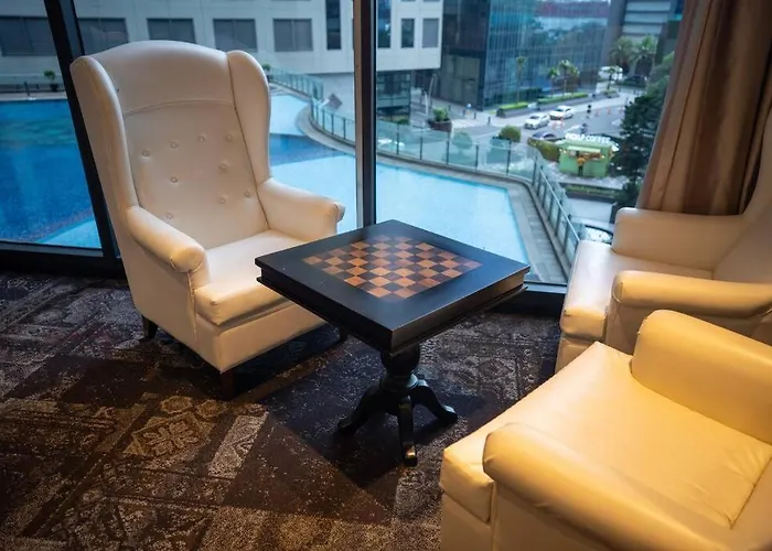 Apartment Penthouse At Poblacion - 200mbs Net - 50in Tv - Awesome View *
