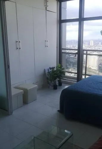 Penthouse At Poblacion - 200mbs Net - 50in Tv - Awesome View *