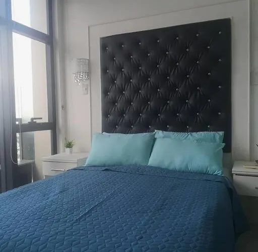 Penthouse At Poblacion - 200mbs Net - 50in Tv - Awesome View Apartment *