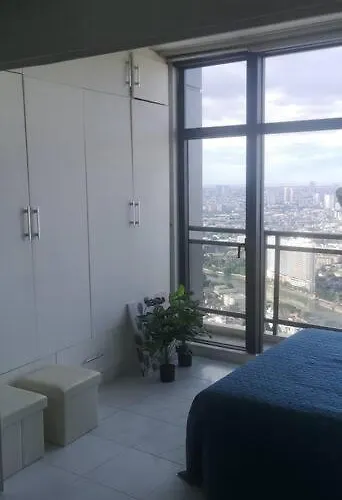 Penthouse At Poblacion - 200mbs Net - 50in Tv - Awesome View *