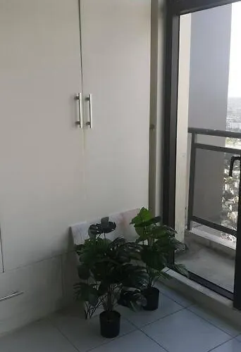 Penthouse At Poblacion - 200mbs Net - 50in Tv - Awesome View Apartment *