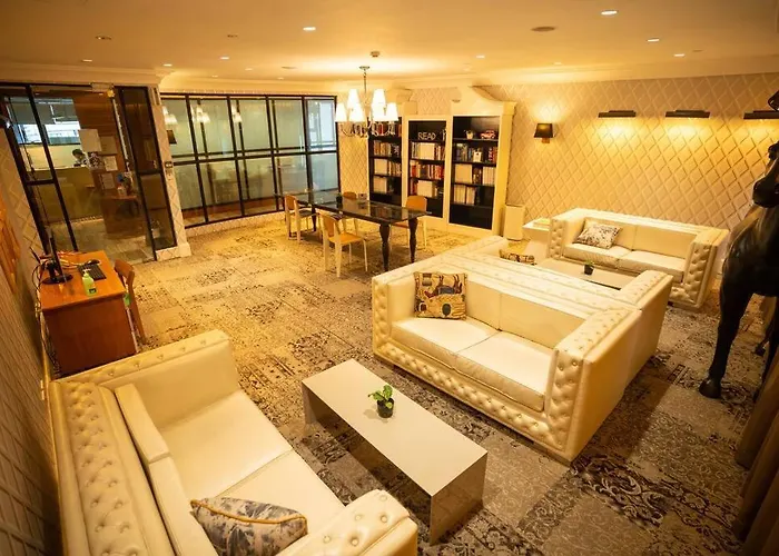 Apartment Penthouse At Poblacion - 200mbs Net - 50in Tv - Awesome View *