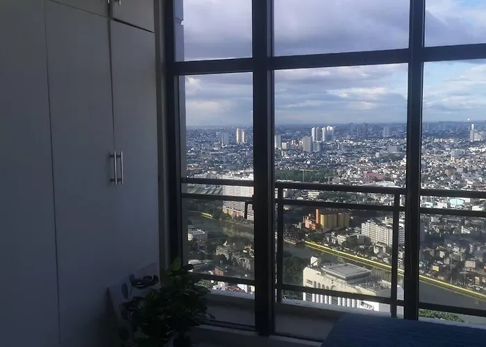 Penthouse At Poblacion - 200mbs Net - 50in Tv - Awesome View Apartment Manila